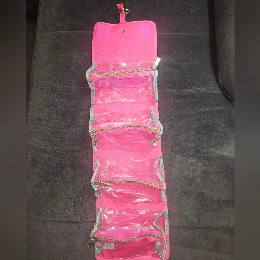 Lilly Pulitzer Tropical Pink Print Hanging Makeup Bag 🤍 - Picture 4 of 9